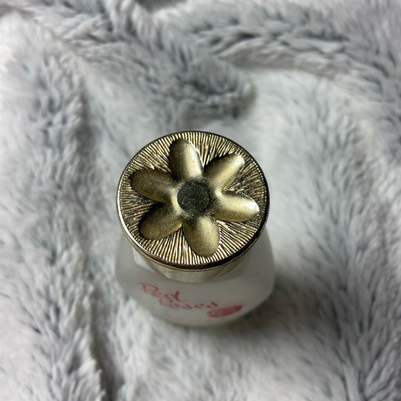 ••Yardley Red Roses Sachet Powder Jar - Picture 4 of 5